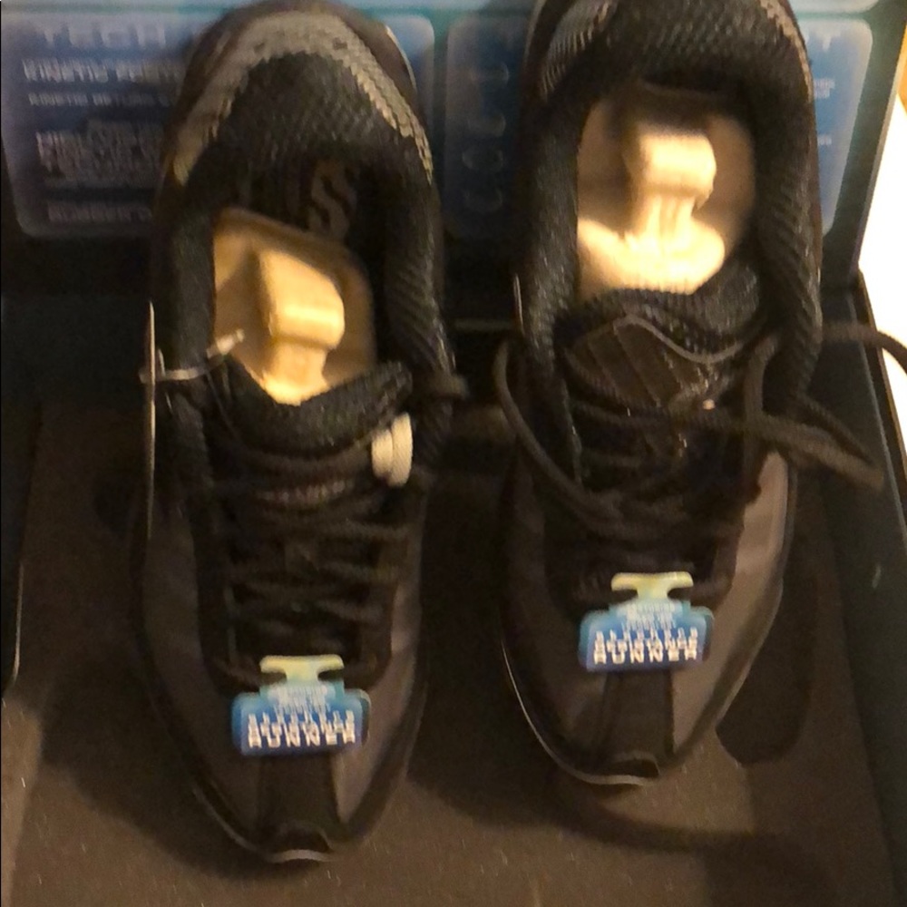 SKETCHERS Shape Ups shoes brand new